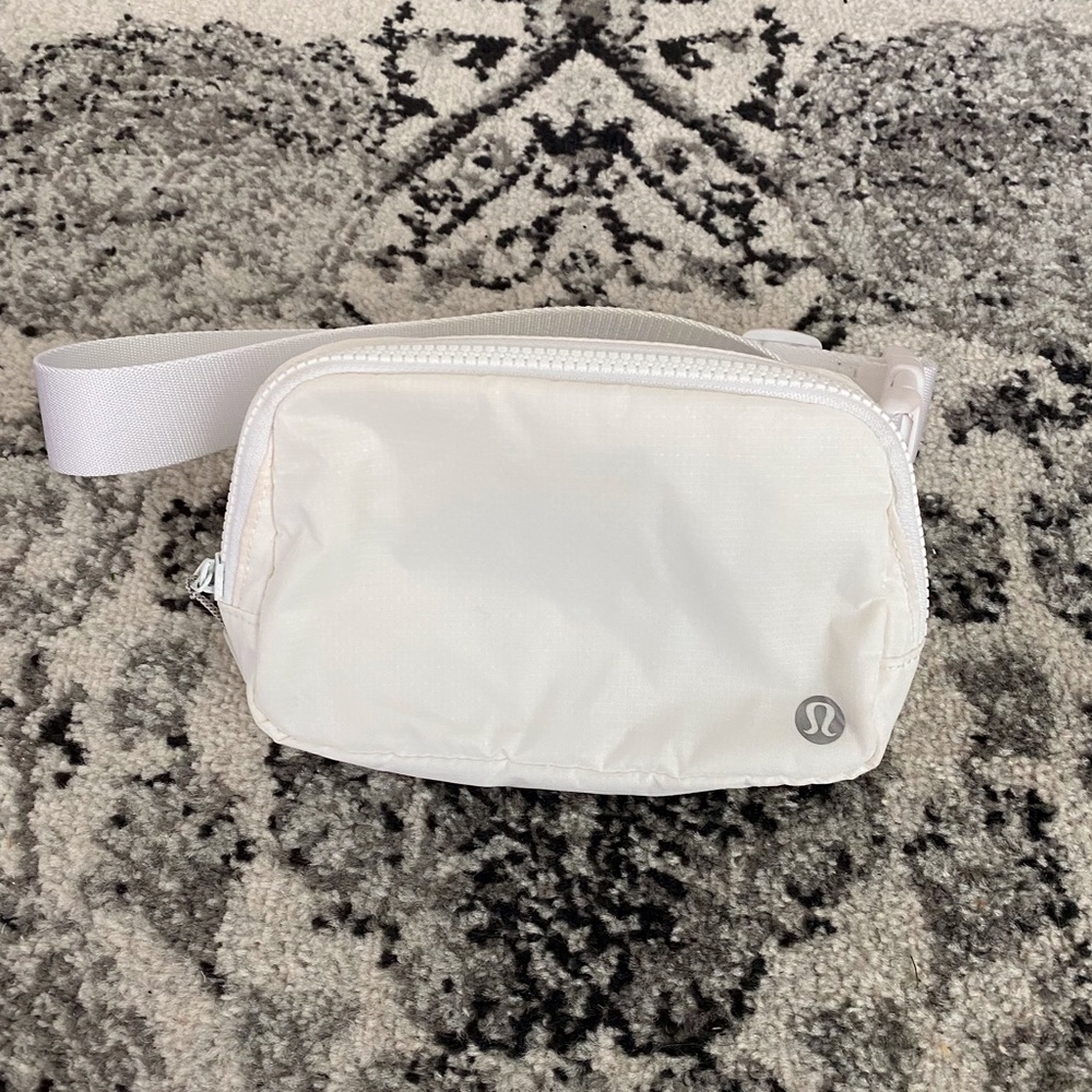 White Lululemon Everywhere Belt Bag